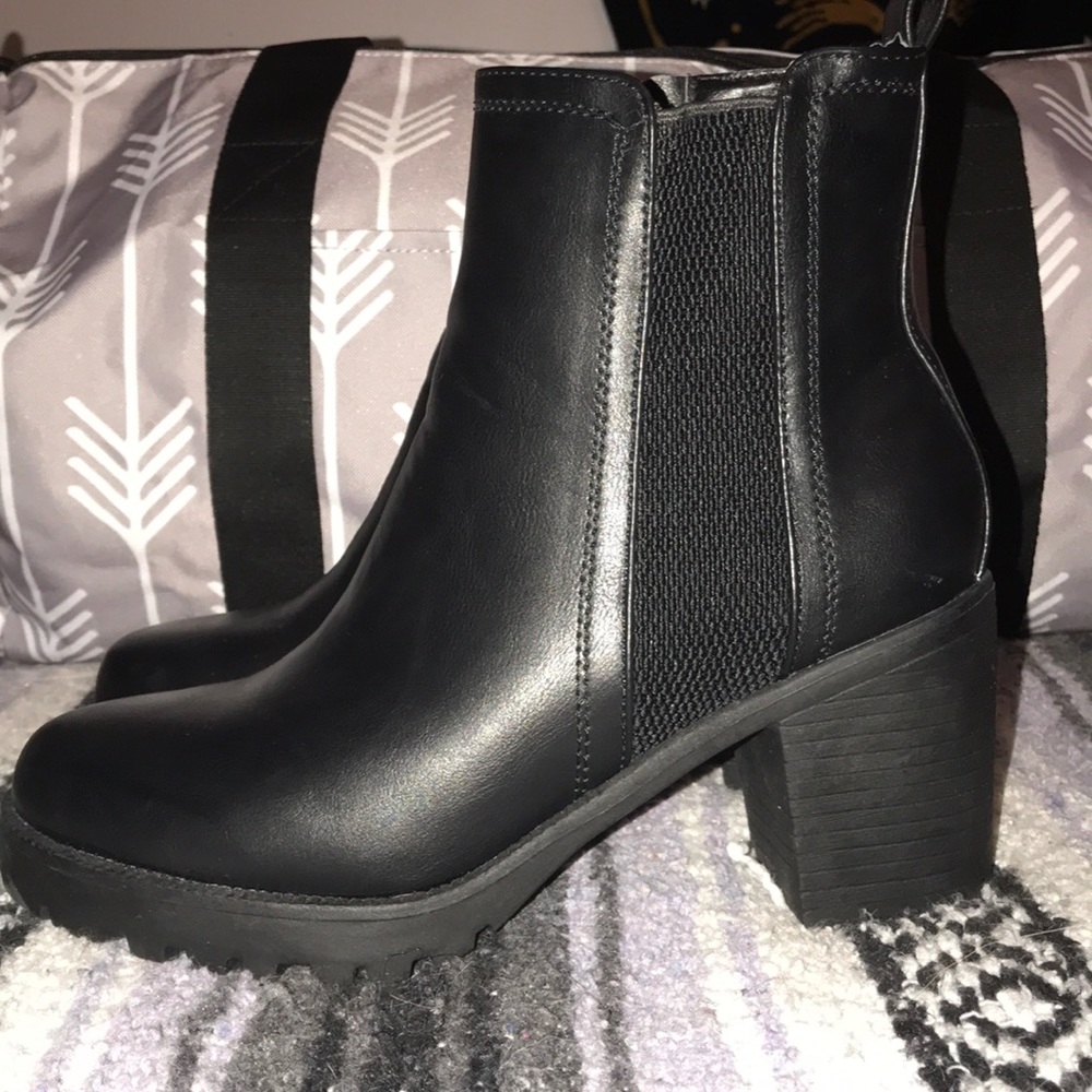 Pinky Footwear Black Contrast Panel Nora Boot